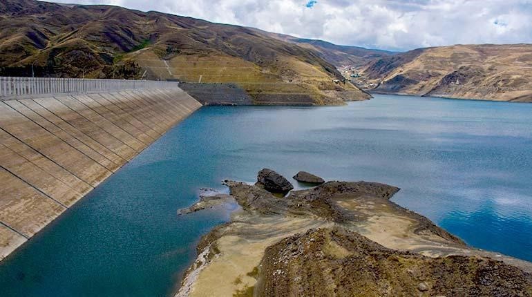 La represa de Misicuni, a 50 km de la ciudad, tiene 112 millones de metros cúbicos y desfoga para riego, consumo y electricidad. | Fotos: José Rocha